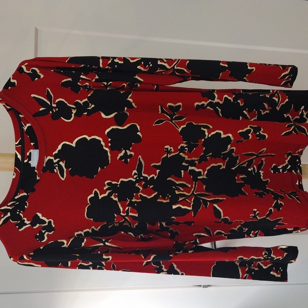 Chicos red/ black / gold tee shirt